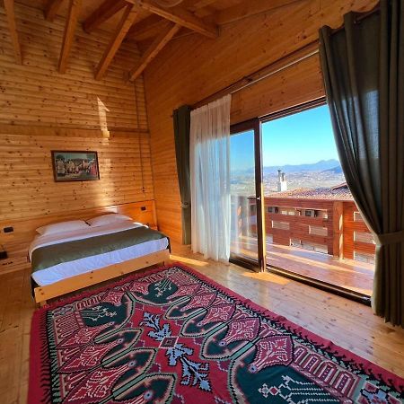 Hotel Wooden House Canaj Esterno foto