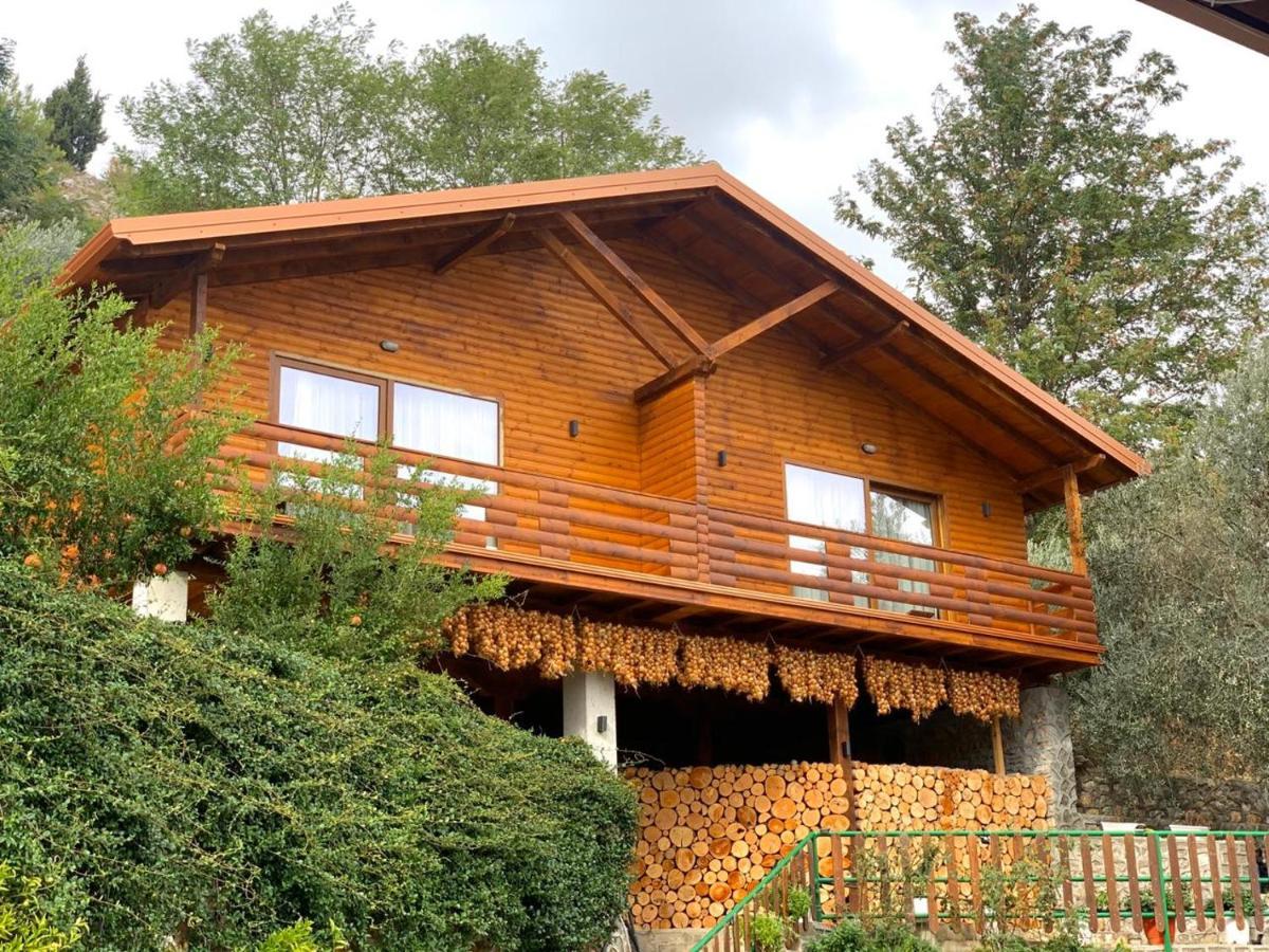 Hotel Wooden House Canaj Esterno foto