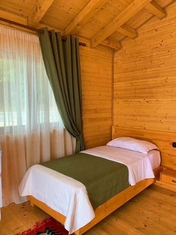 Hotel Wooden House Canaj Esterno foto