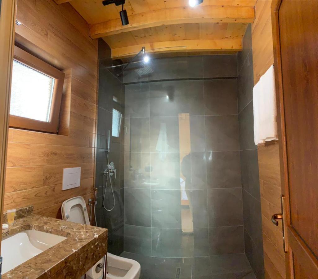 Hotel Wooden House Canaj Esterno foto