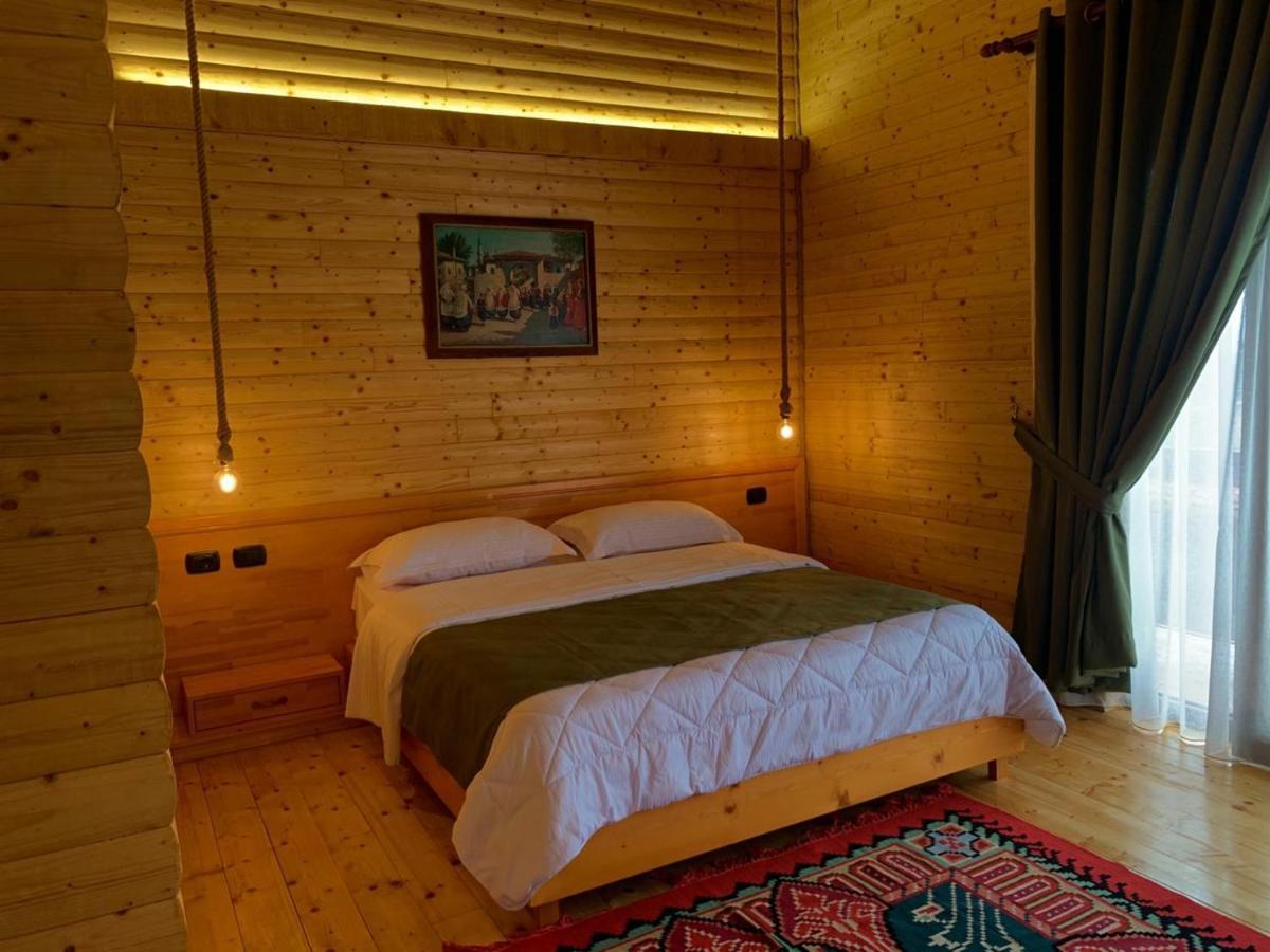 Hotel Wooden House Canaj Esterno foto