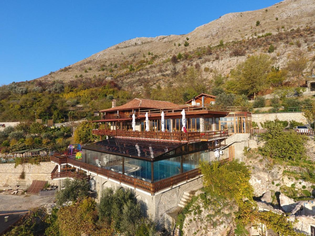 Hotel Wooden House Canaj Esterno foto