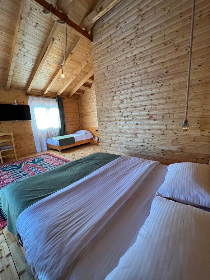 Hotel Wooden House Canaj Esterno foto