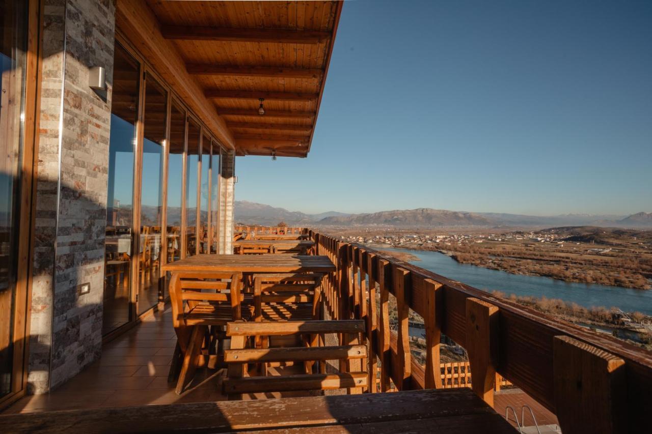 Hotel Wooden House Canaj Esterno foto