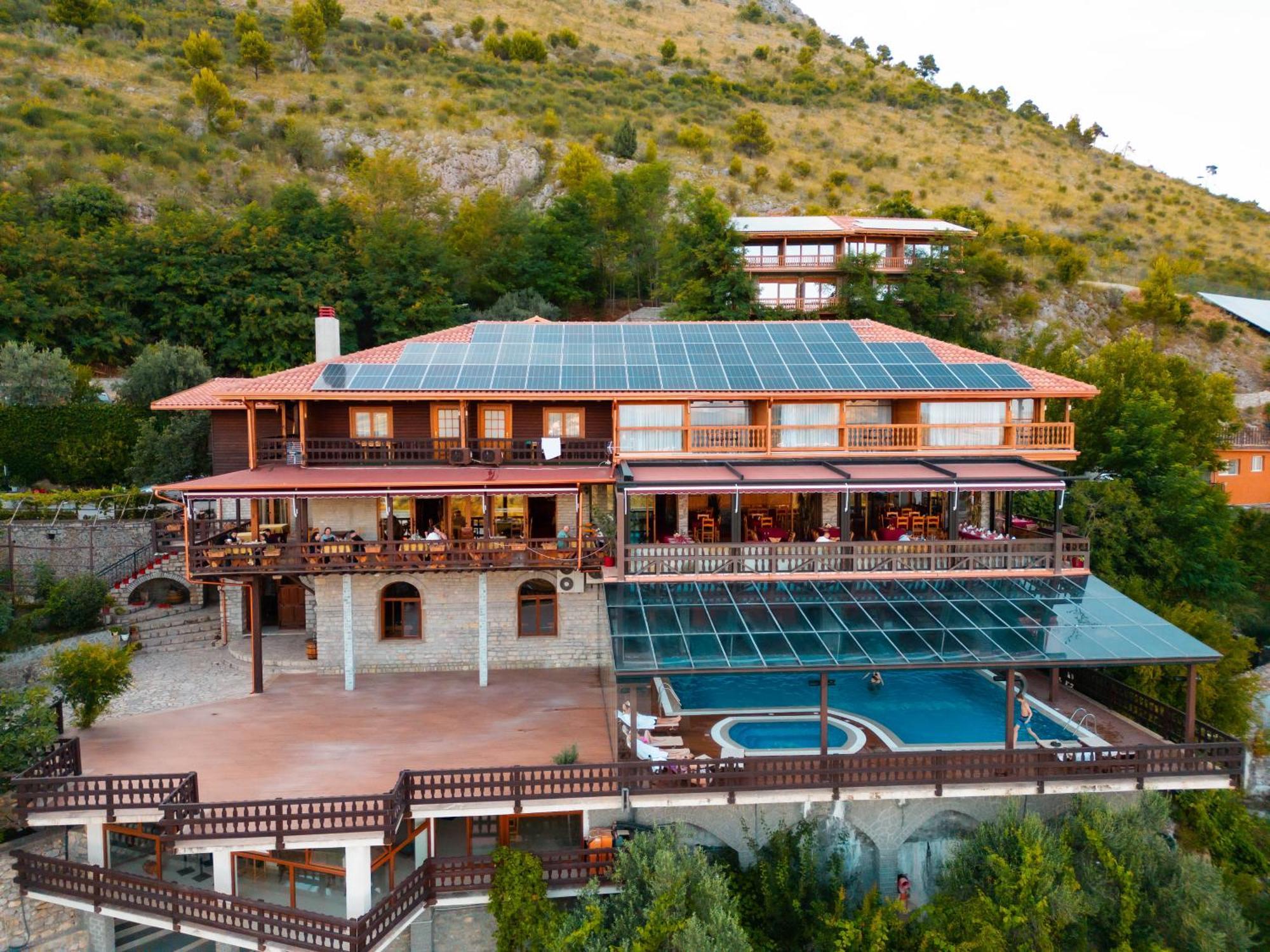 Hotel Wooden House Canaj Esterno foto
